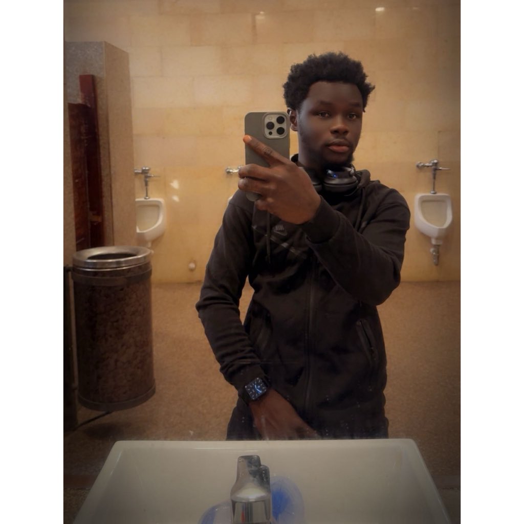 sonofhannatu's tweet photo. Y’all didn’t notice I never do my hair.

Y’all didn’t notice that I only be wearing baggy clothes.

Y’all didn’t notice that I don’t love myself anymore.

All you noticed was that I distanced myself... https://t.co/amRPJgZSFy