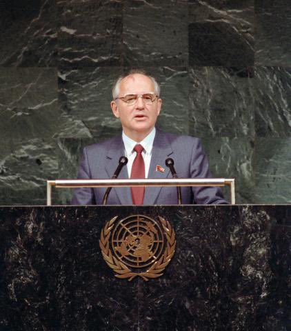 JonathanMurciaD's tweet image. Soy cristiano y no me da temor decir que prefiero el sistema capitalista como un mal menor, por sobre los sistemas utópicos socialistas, puesto que me permite primeramente libertad para predicar el Evangelio, trabajar y emprender para sustentar mi familia.

Cuando Gorbachov…