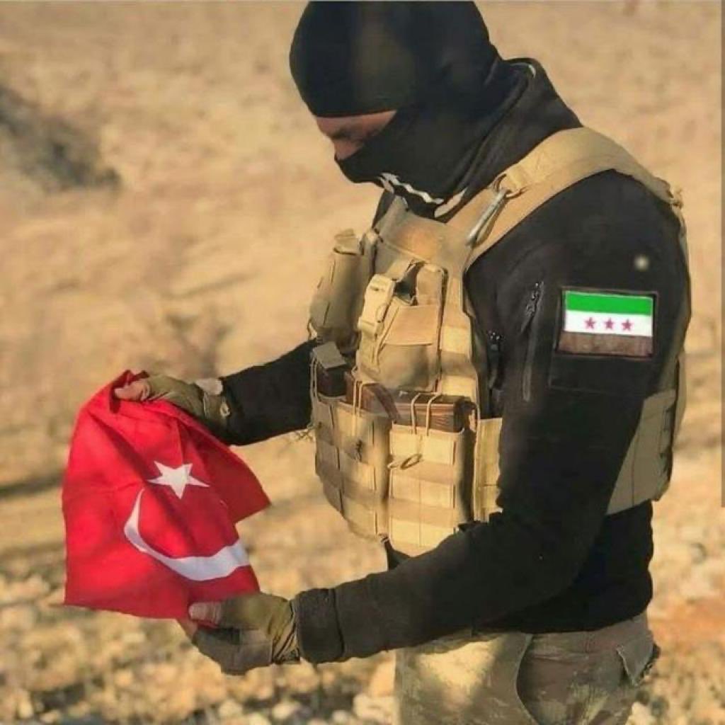 Türkmen Komutan Seyf Polat:

"Başta biz Suriyeliler olmak üzere tüm mazlumlara sığınak oldun. Ne zaman dara düşsek yanımızda oldun. 

Şimdi sıra bizde. Yer yüzünde yer beğen! Nereye dikilmek istersen, Söyle, seni oraya dikelim!"