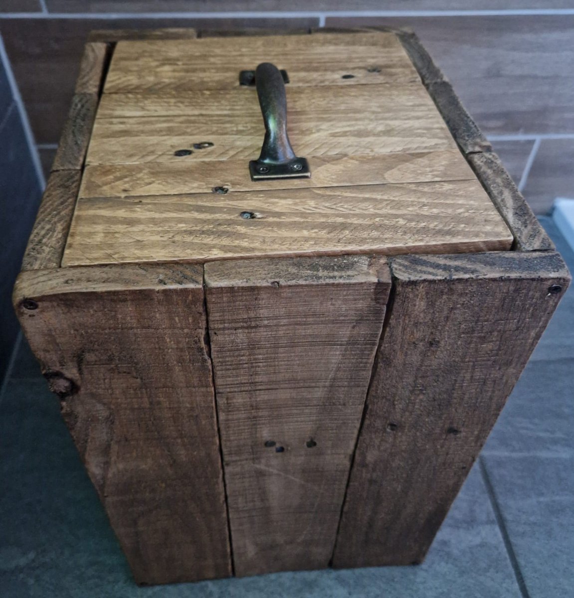 Original4UU's tweet photo. Check out Wooden Handmade Rustic Trash Bin small #bin #woodenbin #bathroom #rustichouse #cottagebin #farmhouse https://t.co/LZffzJlLvB #eBay via @eBay_UK https://t.co/VKEaR3fNd4
