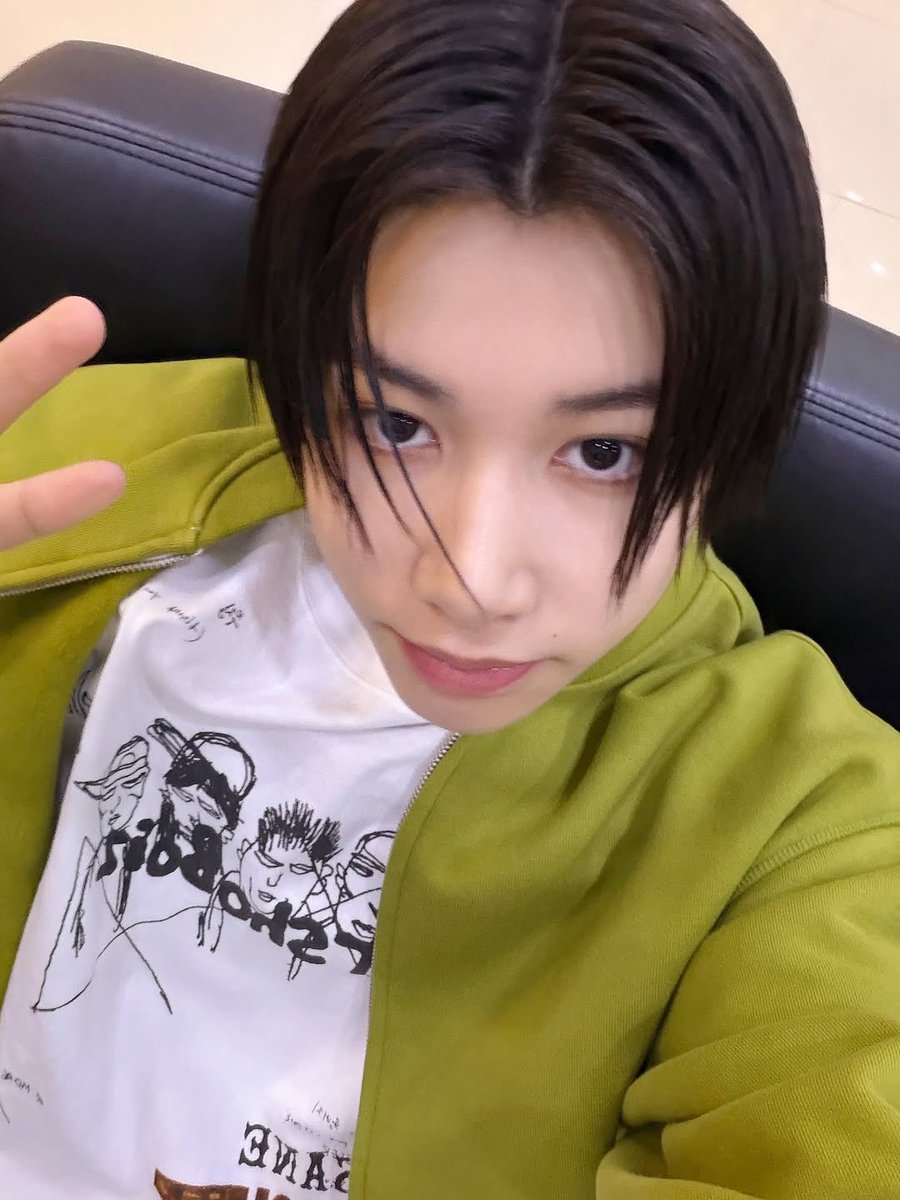 onroux's tweet photo. 260121 @ kbsgayo instagram 
#LNGSHOT #LOUIS https://t.co/g2GHeHlPWA