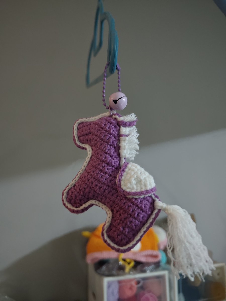 I got the accessories!!
And made a horse keychain!