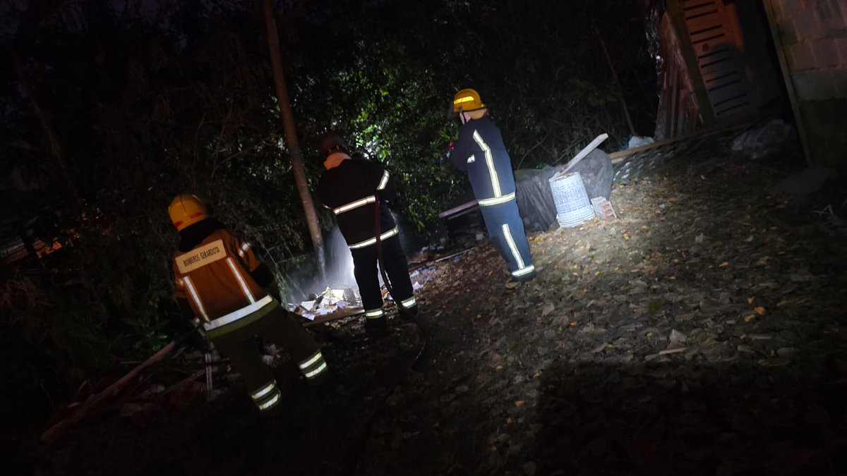 ✓ 18:21 | Control de Quema Prohibida Vereda San Diego (Segunda Entrada) – Máquina contraincendios controla y extingue incendio en fase inicial en propiedad privada. Operación exitosa. #Girardota #Emergencias