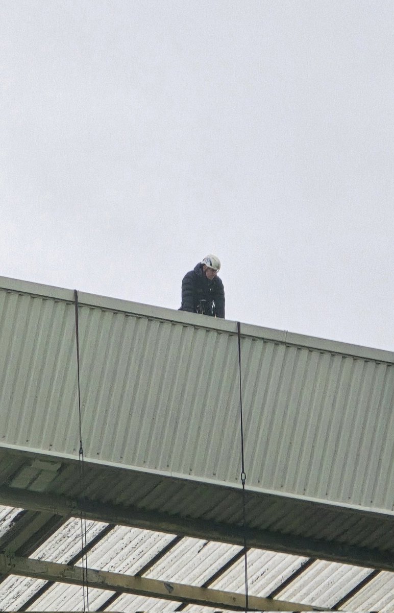 mcsake's tweet photo. @SunderlandAFC This absolute lunatic tifo guy match day against the mags! https://t.co/YmtEThbMKm