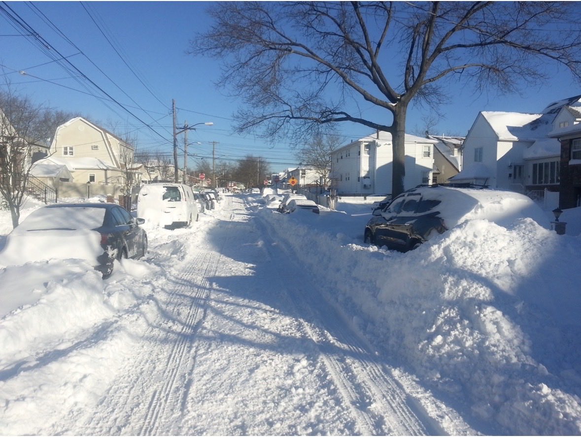 ⁦<a href="/mikewoodsfox5/">Mike Woods</a>⁩ These are pics from my backyard and street in Jan 24, 2016. Please tell me we’re not gonna get that much snow. My back can’t take any more shoveling!