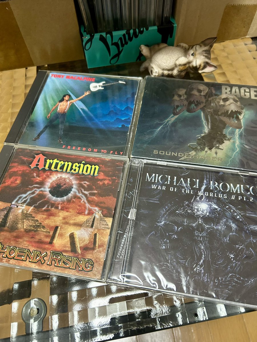 Hi, guys.
I listened to these CDs on January 21st, 2026.

Freedom to Fly / Tony MacAlpine🇺🇸
Soundchaser / Rage🇩🇪
Phoenix Rising / Artension🇺🇸
#MikeTerrana

War of the Worlds, Pt. 2
Michael Romeo🇺🇸
#JohnMacaluso

I wonder I can go work tomorrow.🤔
I heard that it'll snow hard.