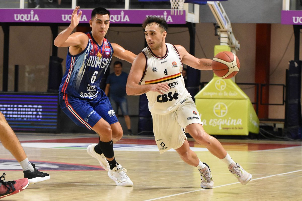 🔴⚫ <a href="/CSM_Corrientes/">San Martín Ctes</a> se recuperó en Santiago del Estero y venció 79-64 a <a href="/AAQuimsa/">AA QUIMSA</a>.
🔥 San Martín fue sólido desde el perímetro y construyó un triunfo clave como visitante.
Fernández anotó 17.
📸 Prensa San Martín