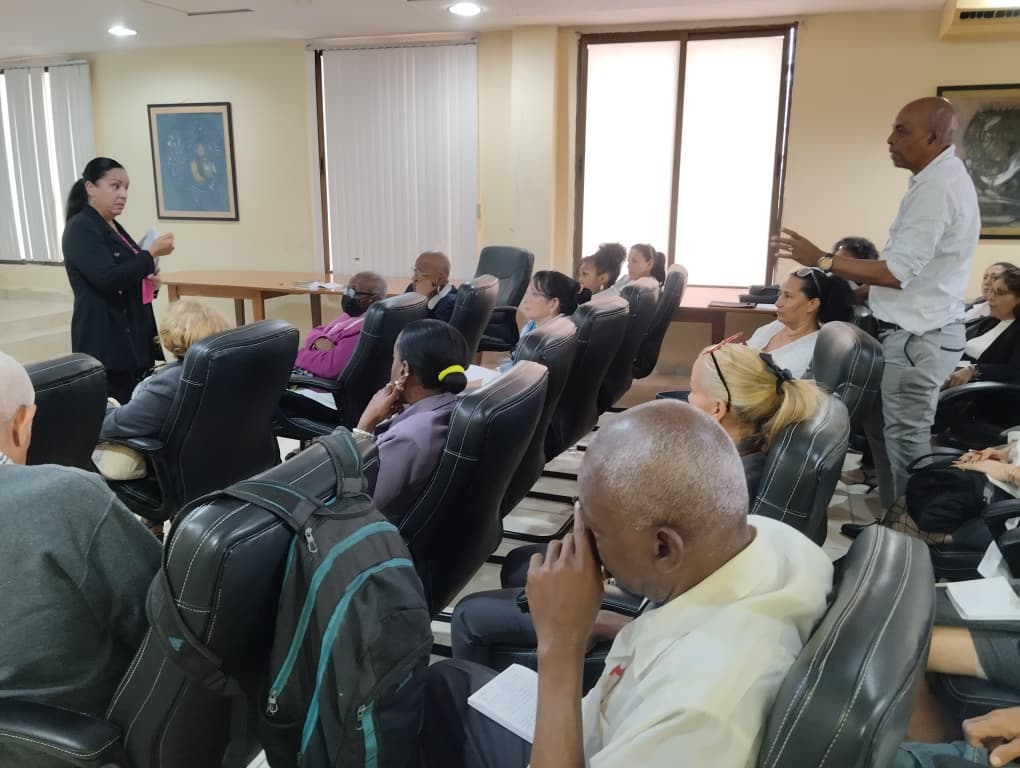 #Cuba La Oficina Central del Banco Metropolitano acogió la Reunión de Oficiales de Salón de las sucursales habaneras para compartir experiencias y tributar a la capacitación de estos profesionales, quienes devienen muchas veces la primera cara de la entidad frente a la ciudadanía