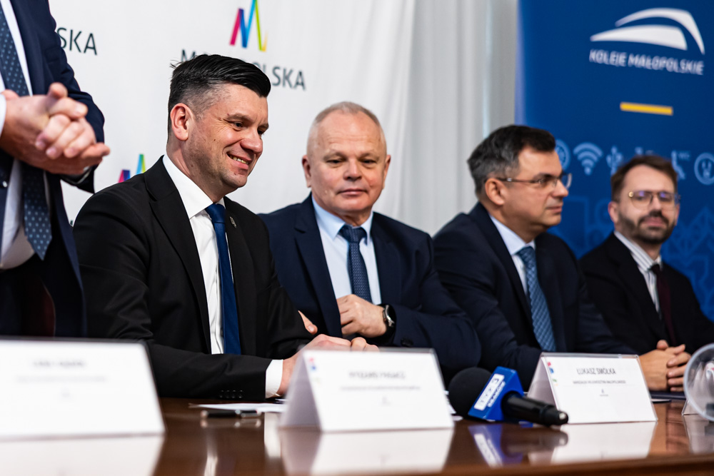 Koleje Małopolskie tweet media