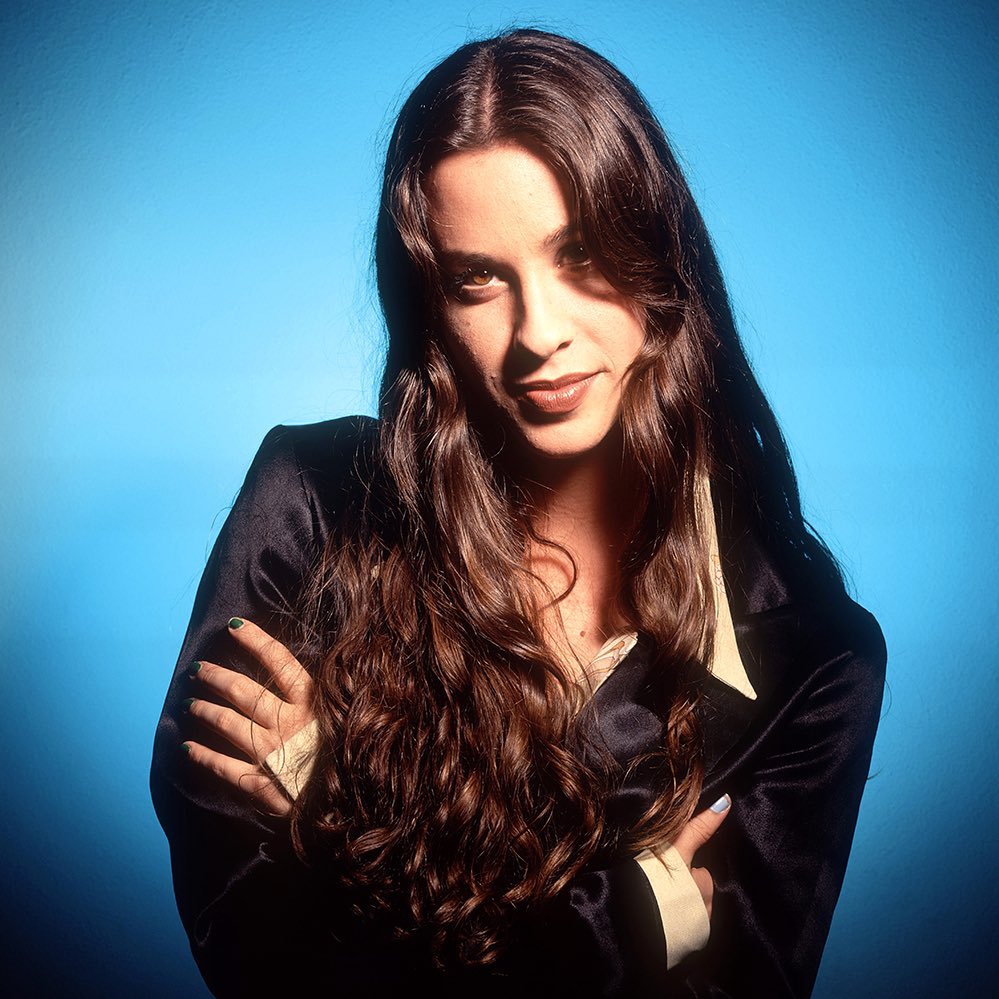 PopCrave's tweet photo. Alanis Morissette has been inducted into the Songwriters Hall of Fame. https://t.co/cuLsqOMGOg