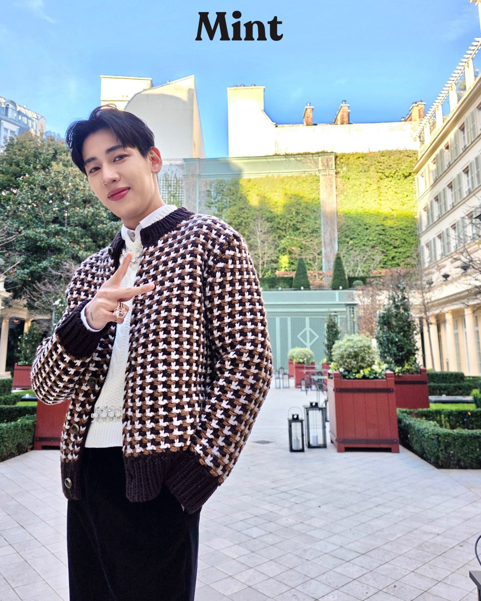 mintmag_th's tweet image. ดีต่อใจเต็มร้อย! #MintReports เสิร์ฟความหล่อของหนุ่ม #BamBam House Ambassador ของ Louis Vuitton ในวันสบายๆ หลังร่วมโชว์ Louis Vuitton Men’s Fall-Winter 2026 ที่จัดขึ้นเมื่อคืนที่ผ่านมา ณ ปารีส ฝรั่งเศส มาให้ชมกัน 💚

LV WITH BAMBAM IN PARIS
#BamBamxLVMenFW26
#LouisVuitton…