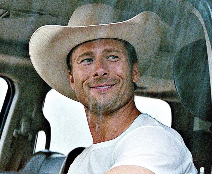 🚨| Madelyn Cline va a estar trabajando junto a Glen Powell y Cristin Milioti en la nueva comedia sin título de Judd Apatow.

La película trata sobre “una estrella de country western en decadencia”. Y tendrá a Madelyn como estrella del pop. 

Estreno: 5 febrero del 2027.