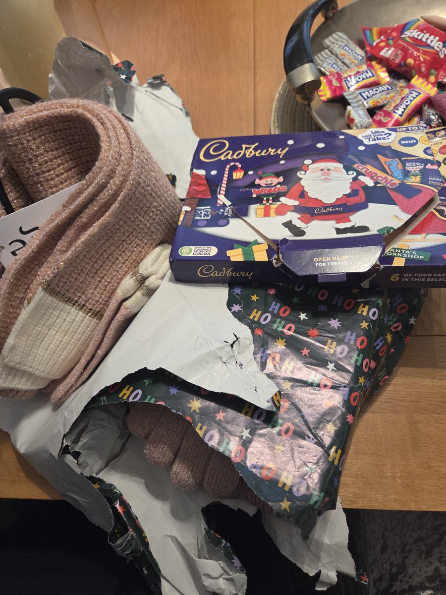 JPSkalsky's tweet image. @EvriDeliveryCom @evri shocking service! Christmas presents sent on 7th December returned to ME! 6 weeks later  after I made a claim. Packages damaged and open. What exactly have I paid for? as you haven't delivered and haven't refunded me my postage costs.