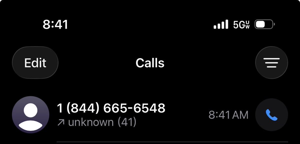 kaylasharrow's tweet photo. @MojoInTheMorn I’m risking my life out here for those pitbull tickets 😭😭 https://t.co/KXq7fQRnkE