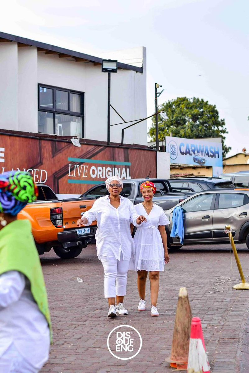 mahlobo_rsa's tweet photo. 🔥 From birthday celebrations to classy lunches, DisoufengPub is the place to be this January! Don’t miss High Energy Friday &amp; more.
#EventsAtDisoufeng
DisoufengPub https://t.co/bNx95XMwFZ