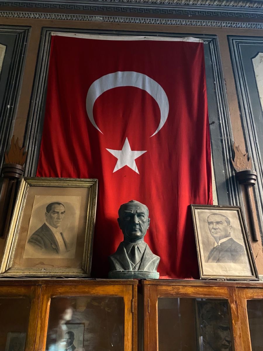 Ey canımın toprağı, sevincimin kumaşı.
Onlar ülke , Sen Vatansın ! #TürkBayrağı