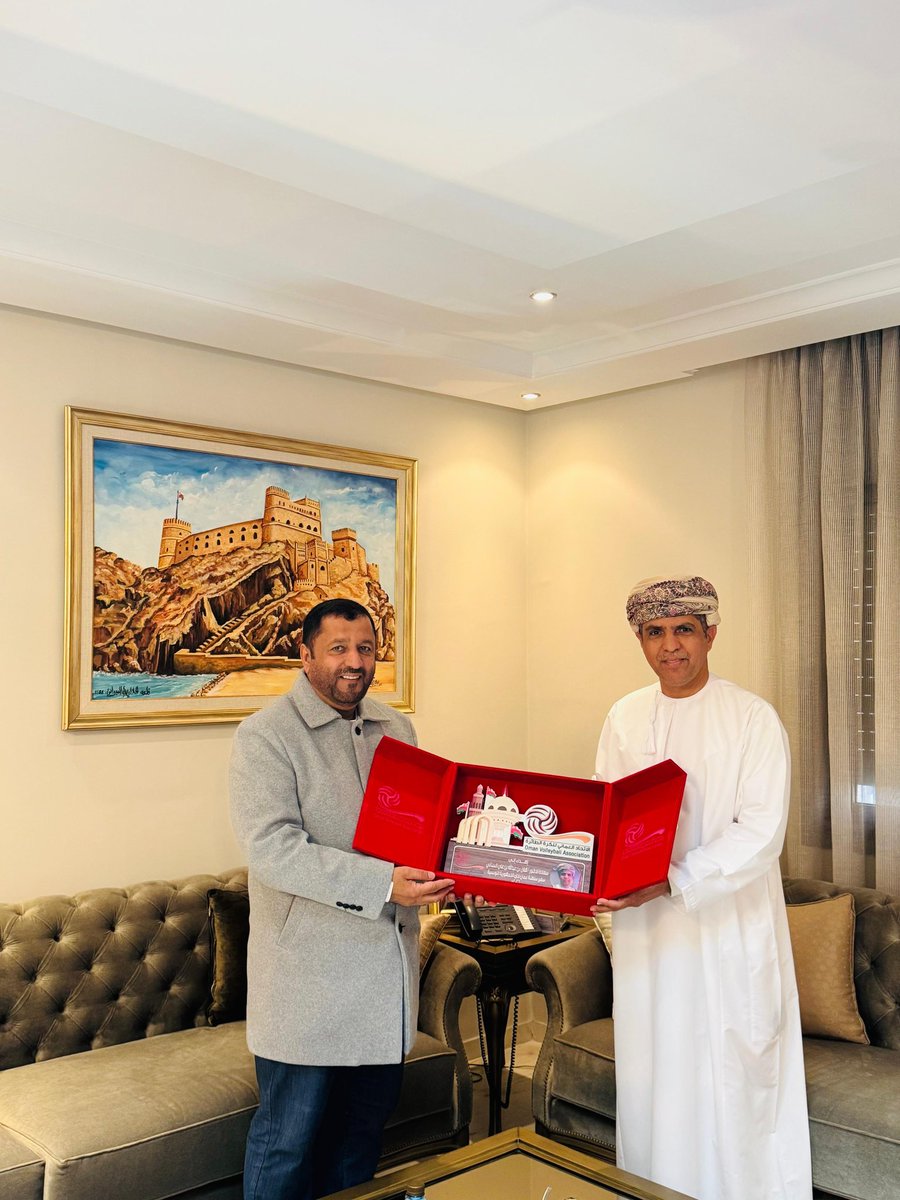 OmanEmbassyTN's tweet photo. استقبل سعادة الدكتور هلال بن عبد الله السناني سفير سلطنة عمان المعتمد لدى الجمهورية التونسية اليوم الأربعاء 21 يناير 2026م بمقرّ البعثة، المهندس إبراهيم بن عبد الله المقبالي رئيس الاتحاد العماني للكرة الطائرة خلال زيارة للجمهورية التونسية لحضور الدورة 44 للبطول�� العربية للأندية للكرة الطائرة (رجال) خلال الفترة من 8 - 18 يناير 2026م.