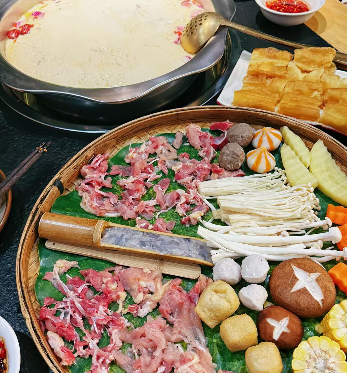 LikeLin_'s tweet image. 天气冷吃点火锅 准备放假了 也想去成都吃火锅了