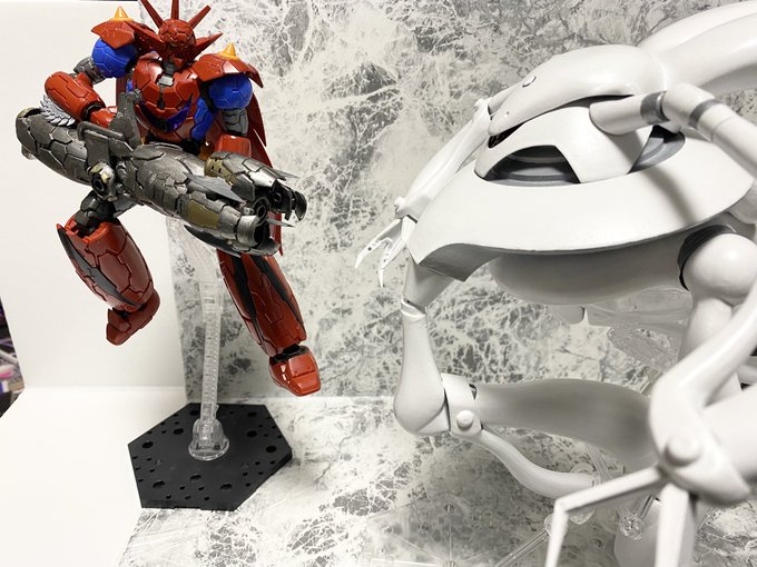 なんか違う赤い巨神と遭遇するザンザ・ルブの図 