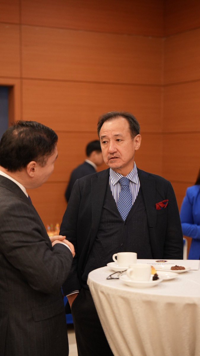 Өнөөдөр "Хүний эрхийг хамгаалах үндэсний тогтолцооны чадавхийг бэхжүүлэх нь” нь сэдэвт хэлэлцүүлэгт оролцлоо. Иргэд төрийн үйлчилгээ авахаар захиргааны байгууллагатай харьцах явцад урьдчилан тооцоолоогүй (тиймээс дүрэм журмаар бүрэн зохицуулагдаагүй) нөхцөл байдал үүсэх тохиолдол