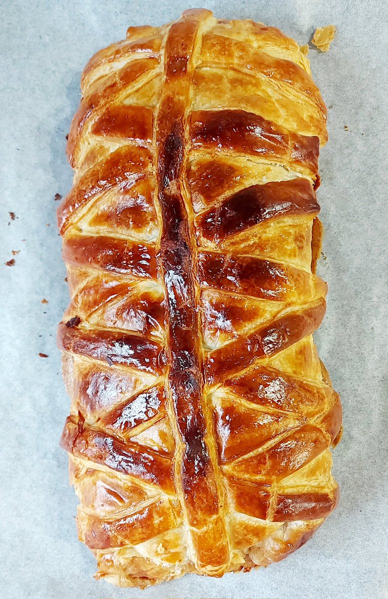 Para hoy tenemos solomillo Wellington. 

Es la primera vez que lo hago, que Dios nos coja confesados.