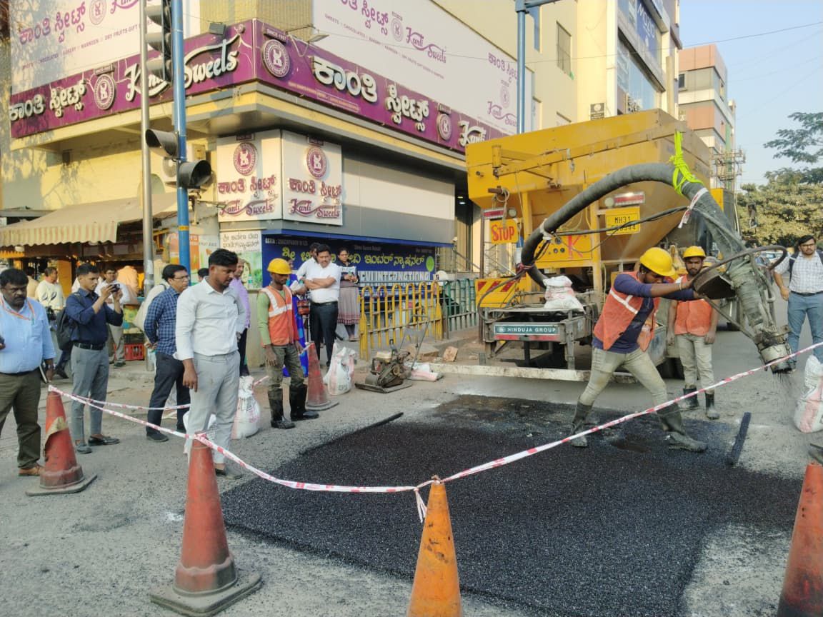 GBA_office's tweet photo. 🚧Potholes filling work carried out jet patcher machine in the Rajarajeshwari Nagar, Bengaluru West City Corporation.

This machine can cover large area and allows vehicles to run over the repaired surface immediately.
#GreaterBengaluruAuthority #westcitycorporation #gbachiefcommissioner