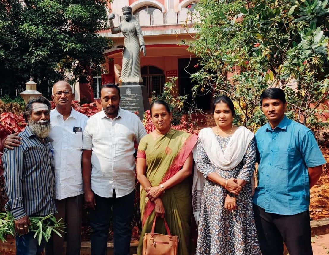 நாம் தமிழர் கட்சி - நடந்து முடிந்த தேர்தலில் ஈரோடு நாடாளுமன்ற  வேட்பாளராக மருத்துவர் கார்மேகன் ஐயா அவர்கள் வேட்புமனு தாக்கல் செய்ய செல்லும் போது ,

உடன் நாம் தமிழர் உறவுகள் நடந்து செல்ல கூடாது என்று பொய் வழக்கு போட்ட வகையில் இன்று ஏழாவது முறையாக ஈரோடு நீதிமன்றத்தில் நேர் நின்றோம்