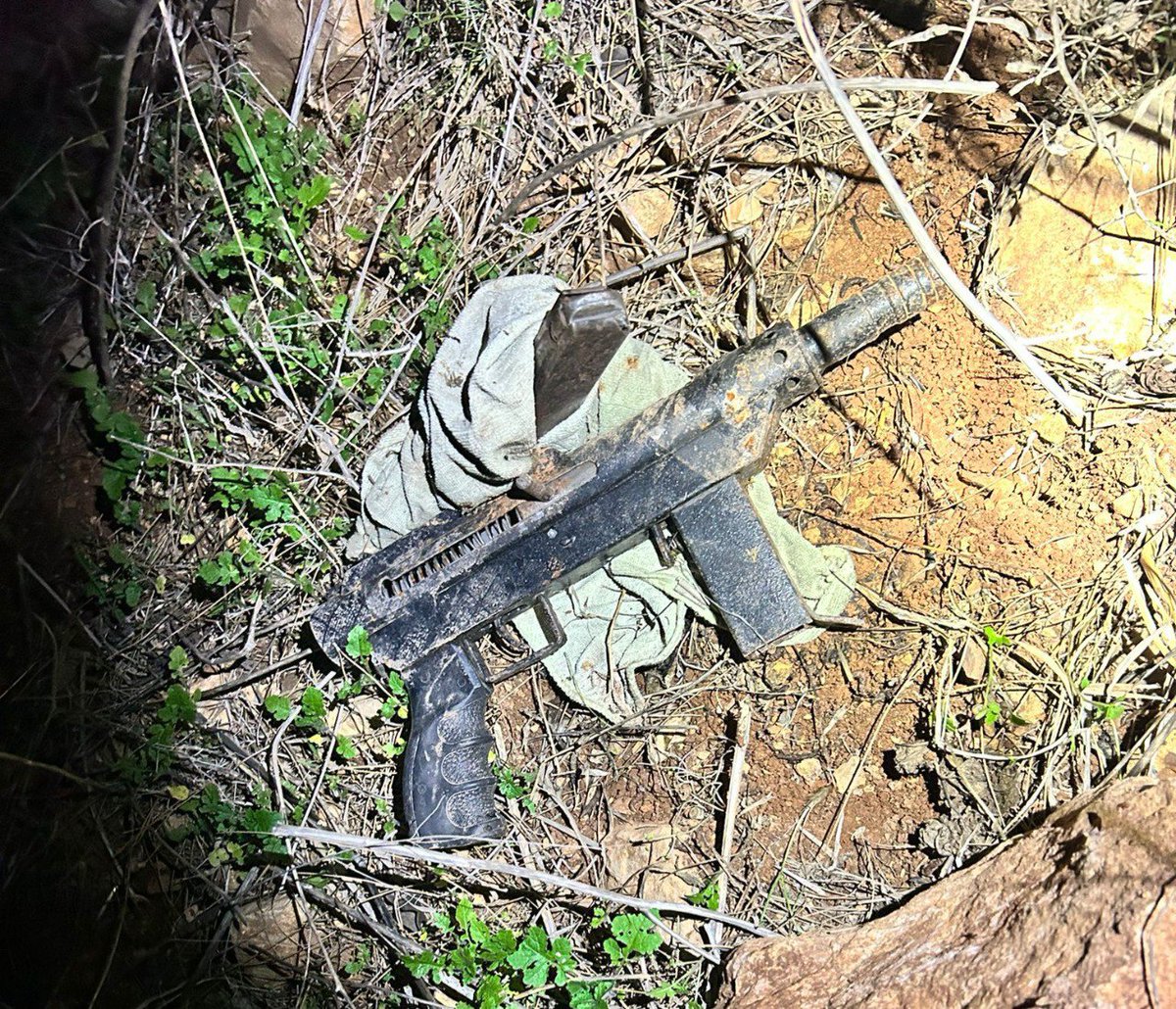 ayeletlash9's tweet image. אין ספק שמשטרת ישראל עובדת קשה מאוד כבר תקופה, 
ועושה את מה שלא עשו פה 30 שנה: נוגעת סוףסוף בשמורת הטבע שנקראת המגזר הערבי. ועל זה כל הכבוד ענק לבן גביר.
רק ביממה האחרונה עצרה המשטרה בסחנין 8 ערבים במעורבות בשלל אירועים. נמצאו גם אקדחים, רובים ורימונים.
אבל שיהיה לכם ברור:
הסיפור…