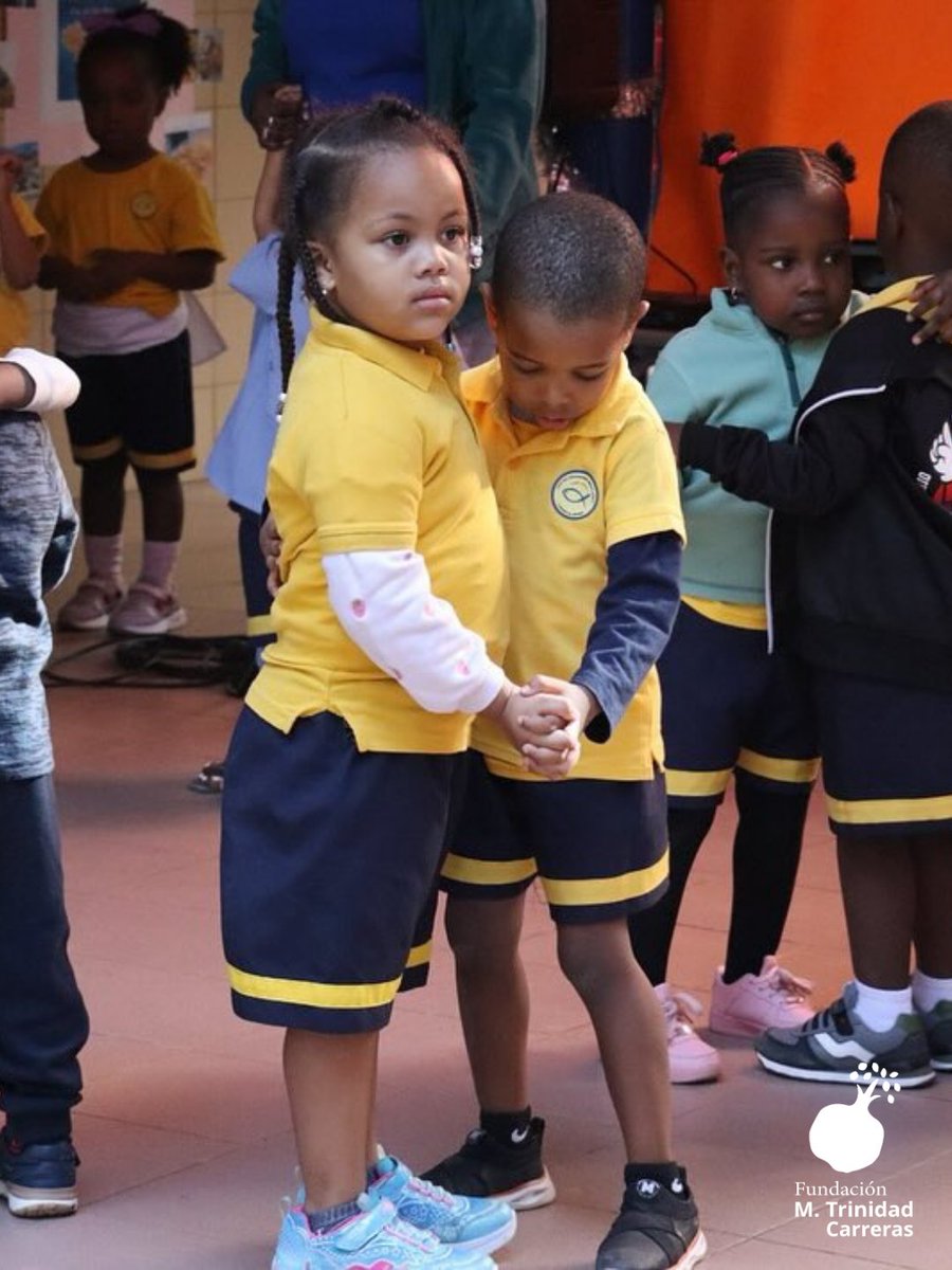 La clase de infantil del Centro Miraflores, hizo de la escuela un mapa vivo de Cabo Verde: danzas, platos típicos y elementos culturales para aprender ciudadanía desde la primera infancia. Identidad sin uniformidad, diversidad que se cuida y pertenencia que se aprende.