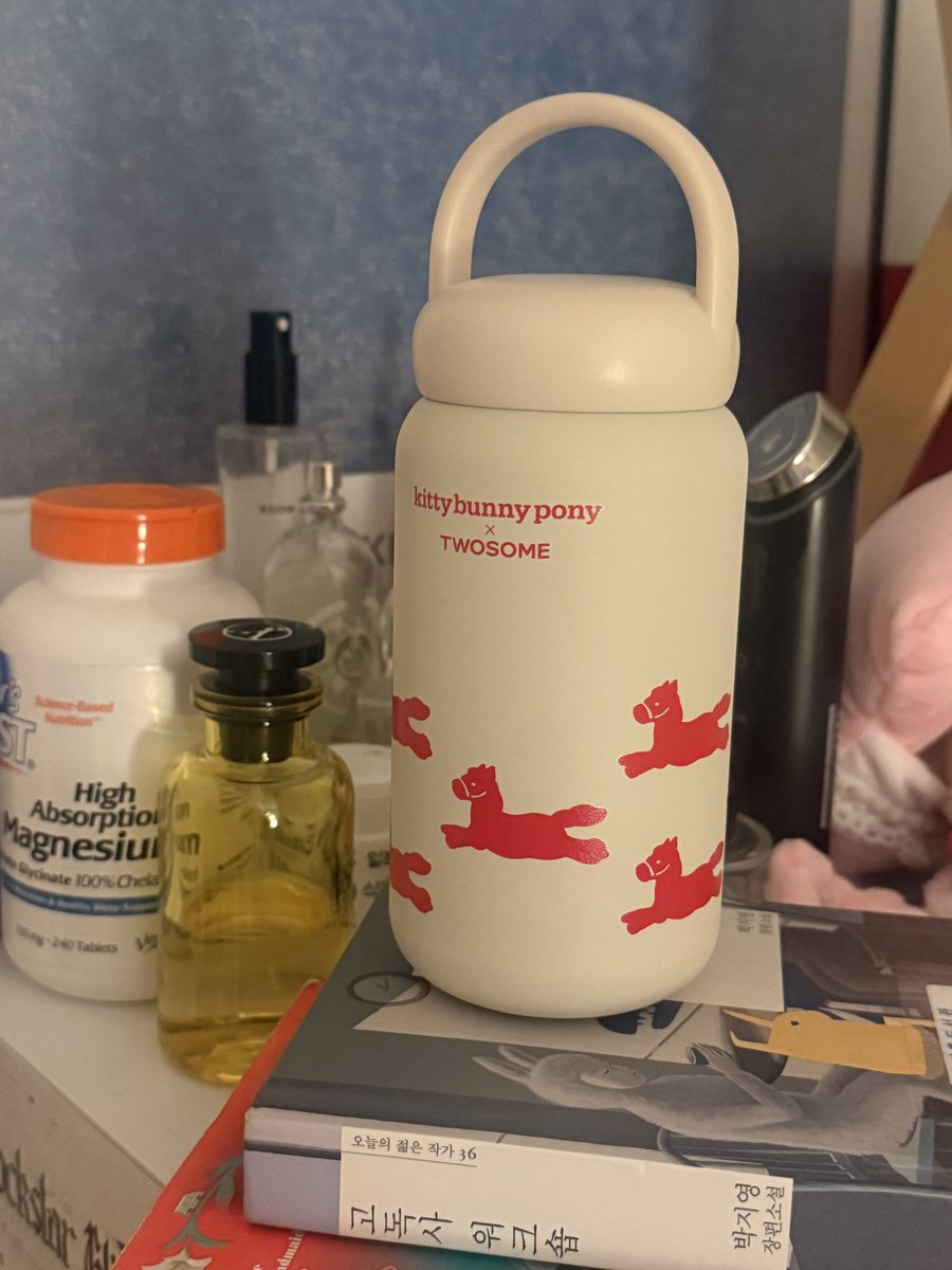 투썸 키버포 텀블러 나두 사왓따
차거름망 잇는 요 사이즈가 필요햇던거같아 아마도