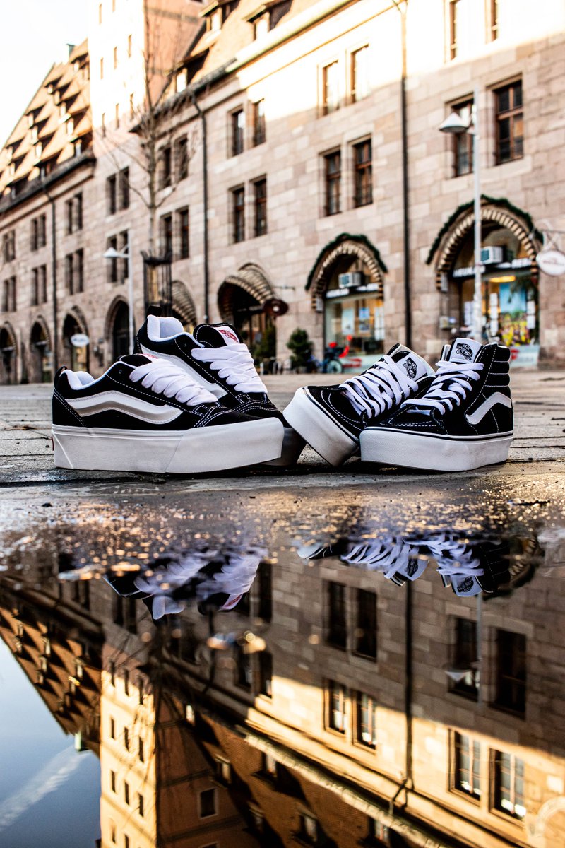 BROOKLYN_SHOP's tweet image. Platform-Vibes incoming: Der Vans Knu Stack und SK8-Hi Platform 2.0 bringen den legendären 90s-Look mit extra dicker Sohle zurück! 🚀 Holt euch die cleanen Schwarz-Weiß-Classics jetzt auf brooklyn-shop.de. 🖤🤍

#vans #vansstyle #platformsneaker #sk8hi #knustack