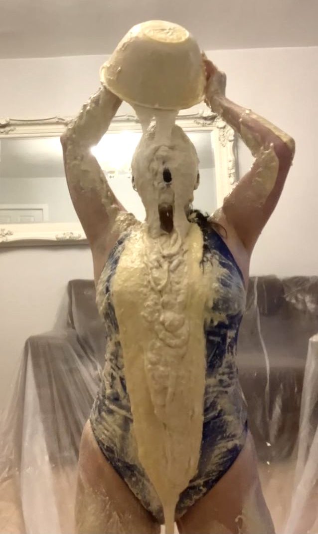 lusciouslaura31's tweet image. Who loves a big pour of custard and porridge 💛💛💛💛💛
Get your ass over to my only fans xxxx