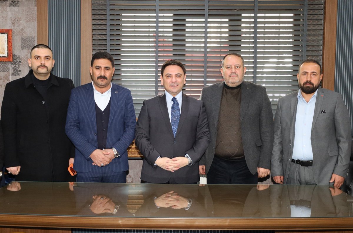 haliliyegovtr's tweet photo. Haliliye Kaymakamımız Dr. Muhammed Serkan ŞAHİN, Milliyetçi Hareket Partisi (MHP) Haliliye İlçe Başkanı Ali DEMİR ve beraberindeki yönetim kurulu üyeleriyle ofisinde bir araya geldi.

Gerçekleşen görüşmede karşılıklı değerlendirmelerde bulunulurken, Kaymakamımız ŞAHİN, nazik misafirperverlikleri dolayısıyla İlçe Başkanı DEMİR ve yönetimine teşekkürlerini iletti.

@mserkansahin
#HaliliyeKaymakamlığı 
#MHPHaliliye 
#Ziyaret