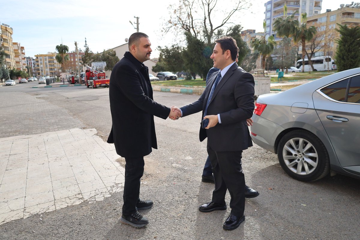 haliliyegovtr's tweet photo. Haliliye Kaymakamımız Dr. Muhammed Serkan ŞAHİN, Milliyetçi Hareket Partisi (MHP) Haliliye İlçe Başkanı Ali DEMİR ve beraberindeki yönetim kurulu üyeleriyle ofisinde bir araya geldi.

Gerçekleşen görüşmede karşılıklı değerlendirmelerde bulunulurken, Kaymakamımız ŞAHİN, nazik misafirperverlikleri dolayısıyla İlçe Başkanı DEMİR ve yönetimine teşekkürlerini iletti.

@mserkansahin
#HaliliyeKaymakamlığı 
#MHPHaliliye 
#Ziyaret