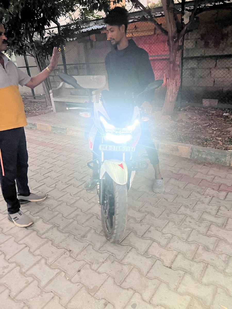 <a href="/ctfblr1/">Community Task Force</a> <a href="/GBAChiefComm/">Maheshwar Rao.M, IAS</a> <a href="/caleb_friesen/">Caleb</a> <a href="/hsrltrafficps/">HSR LAYOUT TRAFFIC BTP</a> #bbmplake #sspalya lake walkway is intruded by bike riders