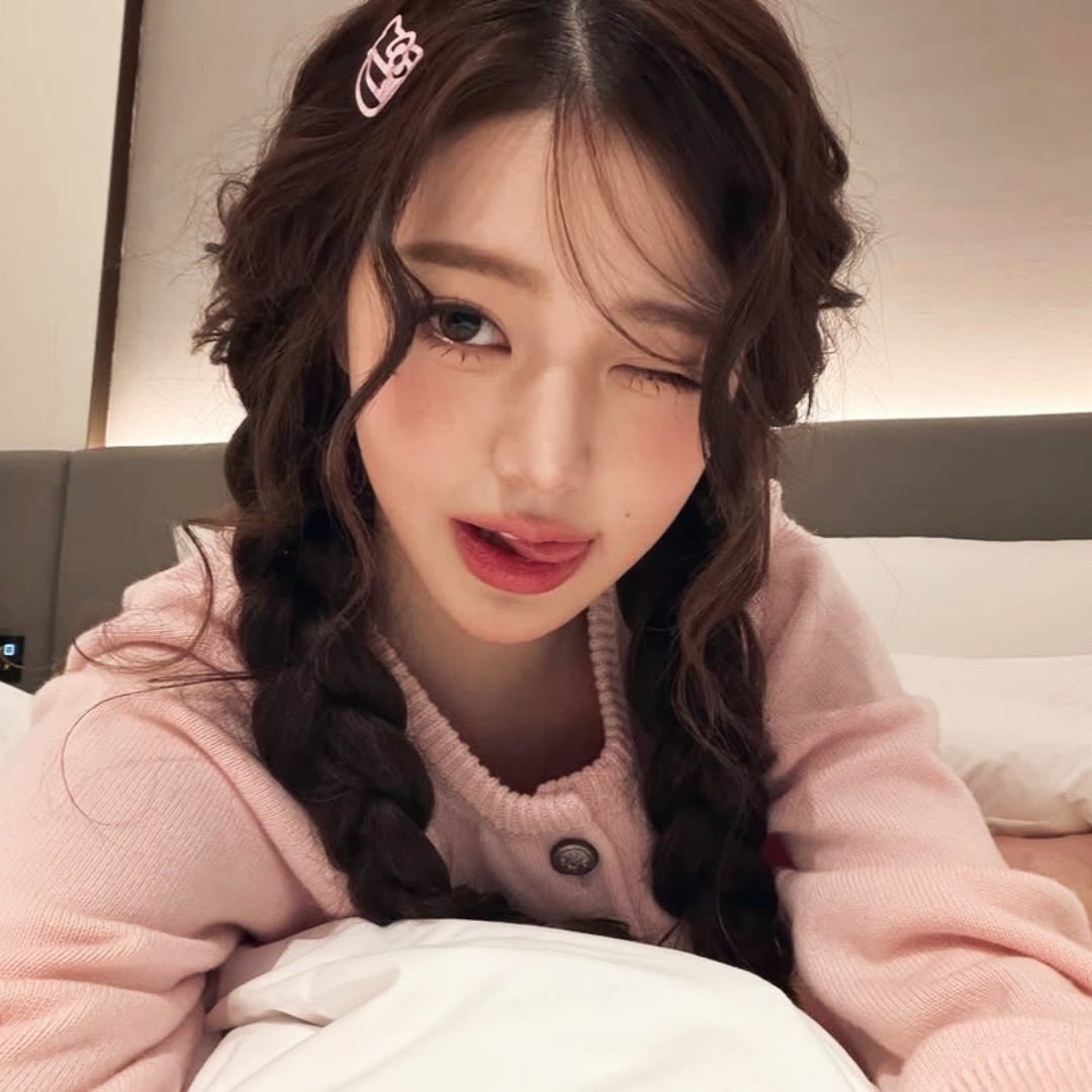 ㅤ

“Lagi ga enak                         “Lagi ga? Enak
badan kamu?”                        badan kamu”

ㅤ