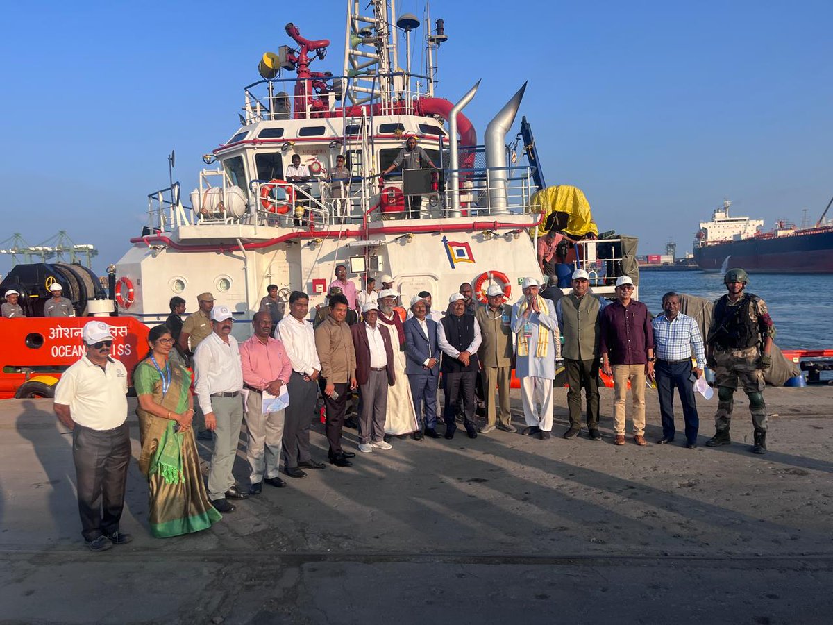 SanjayJhaBihar's tweet photo. Along with esteemed colleagues from the Parliamentary Standing Committee, I visited the Chennai Port to review ongoing operations and infrastructure facilities.

The visit offered valuable insights into port-led logistics, efficiency enhancements and the critical role major ports play in strengthening India’s maritime connectivity and driving economic growth.

@shipmin_india @PortofChennai