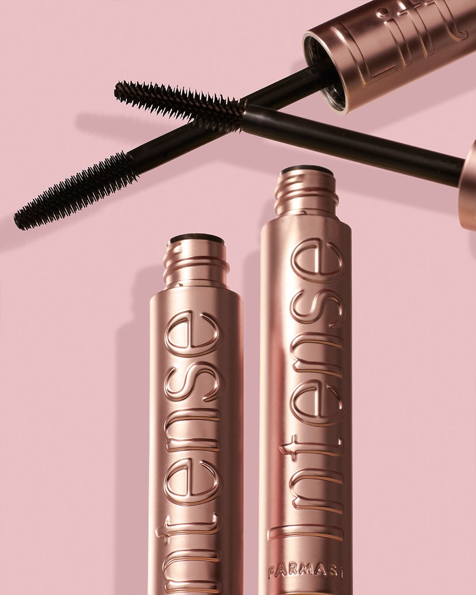 farmasi_Turkiye's tweet image. Bir kere dene… vazgeçemeyeceksin.
Bakışlarını anında yükselten simsiyah etki, kirpiklere hacim verirken aynı zamanda bakım hissi de bırakıyor. Konforu destekleyen formülü sayesinde gün boyu rahatça taşınan, güçlü bir görünüm sunuyor. 🖤✨

#farmasi #BoldLashes #mascara