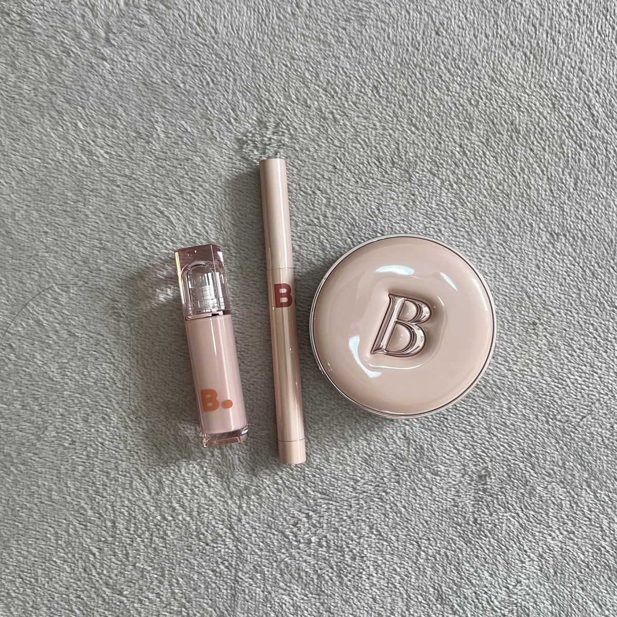 naaa_166's tweet photo. バニラコ人気商品👀✨
@Banilaco_Japan

3つの商品を使ったメイク💄
ナチュラルに盛ってくれてバニラコ商品お気に入りなの〜🫶🏻
・きめ細かくしっかりとスリムカバー
・ふんわりグラデで簡単にオーバーリップ
・唇に溶け込むミュートカラーとツヤ感

【PR】#バニラコ https://t.co/UvB1eHUQtt