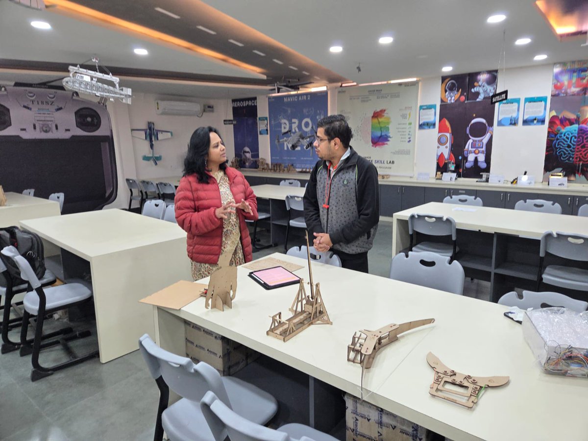 APSRooma's tweet photo. Where curiosity meets capability. 🚀
Kanpur's first Innovation Hub welcomed Dr. Richa Prakash (DPS Kalyanpur). Under expert guidance by Mr. Shivam Sharma, young minds live STEAM—not just learn it.
Visit us. Experience the difference.
#BestCBSESchoolinKanpur #InnovationHub https://t.co/lrgc1op1YQ