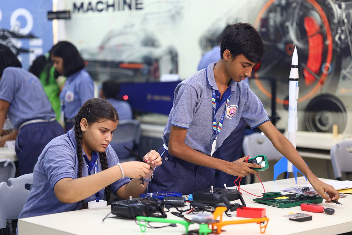 APSRooma's tweet photo. Where curiosity meets capability. 🚀
Kanpur's first Innovation Hub welcomed Dr. Richa Prakash (DPS Kalyanpur). Under expert guidance by Mr. Shivam Sharma, young minds live STEAM—not just learn it.
Visit us. Experience the difference.
#BestCBSESchoolinKanpur #InnovationHub https://t.co/lrgc1op1YQ