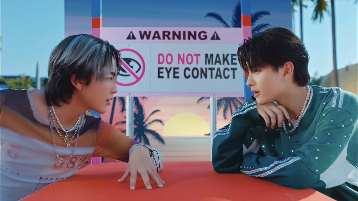 goodbyemy_b's tweet image. So blue blue blue               Tiktok ให้ลองตอบ
ไอเจ็บไม่ไหวก็เพราะยู           ใครจะหลงรักก่อน