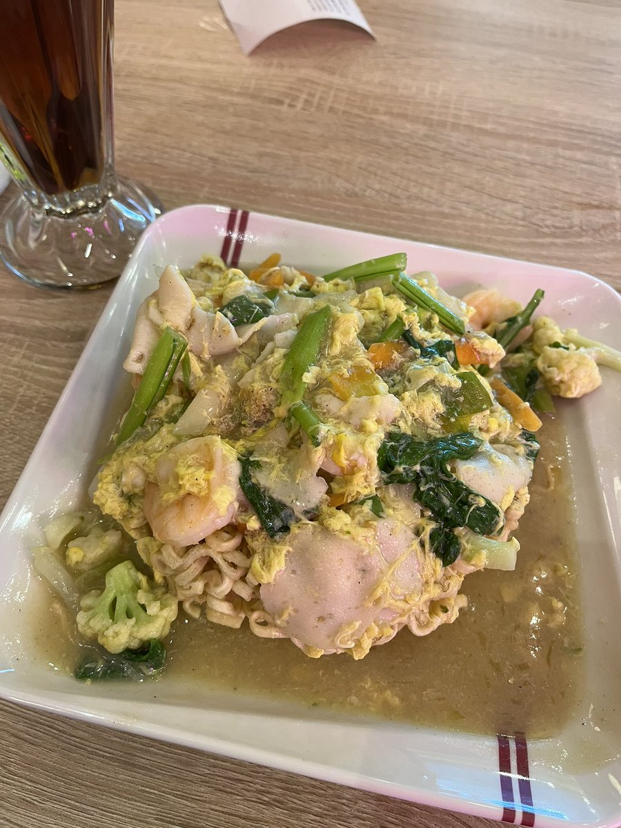 Macarooonspc's tweet image. recap jajan untill pertengahan januari 2k26
pisang madu thailand - ifumie seafood solaria (lop banget ini mah) - chikurooo - gamchi ubee (idk why rasa b aja cukup pricey)