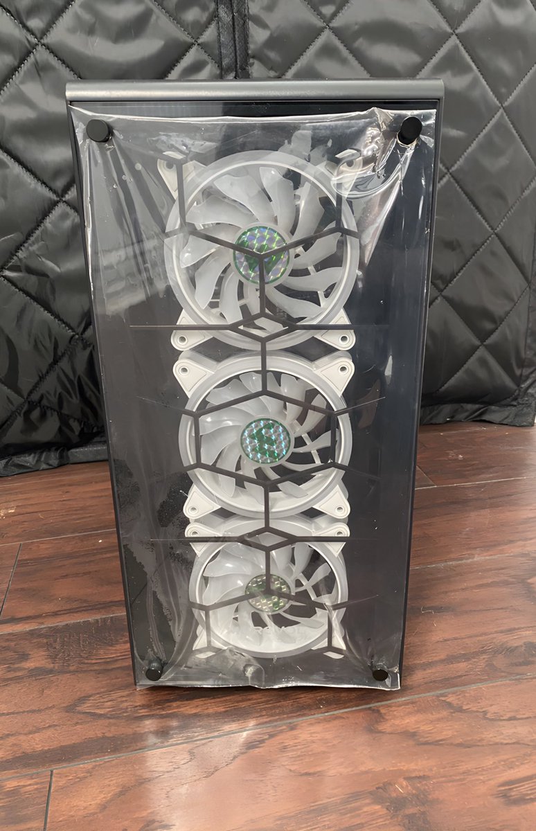 GamingWithNuke's tweet photo. I just got done building another computer, this one is a very classic, budget friendly computer, with RGB fans. It still gets the job done at an affordable price! ($599) 

The specifications are posted in a reply below 👇 https://t.co/5tjCg3lHb3