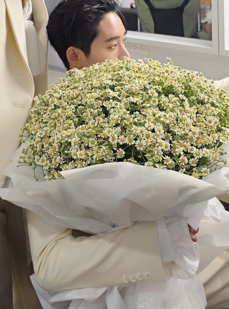 iamyourja's tweet image. ตำนานนั่งกอดดอก Daisy