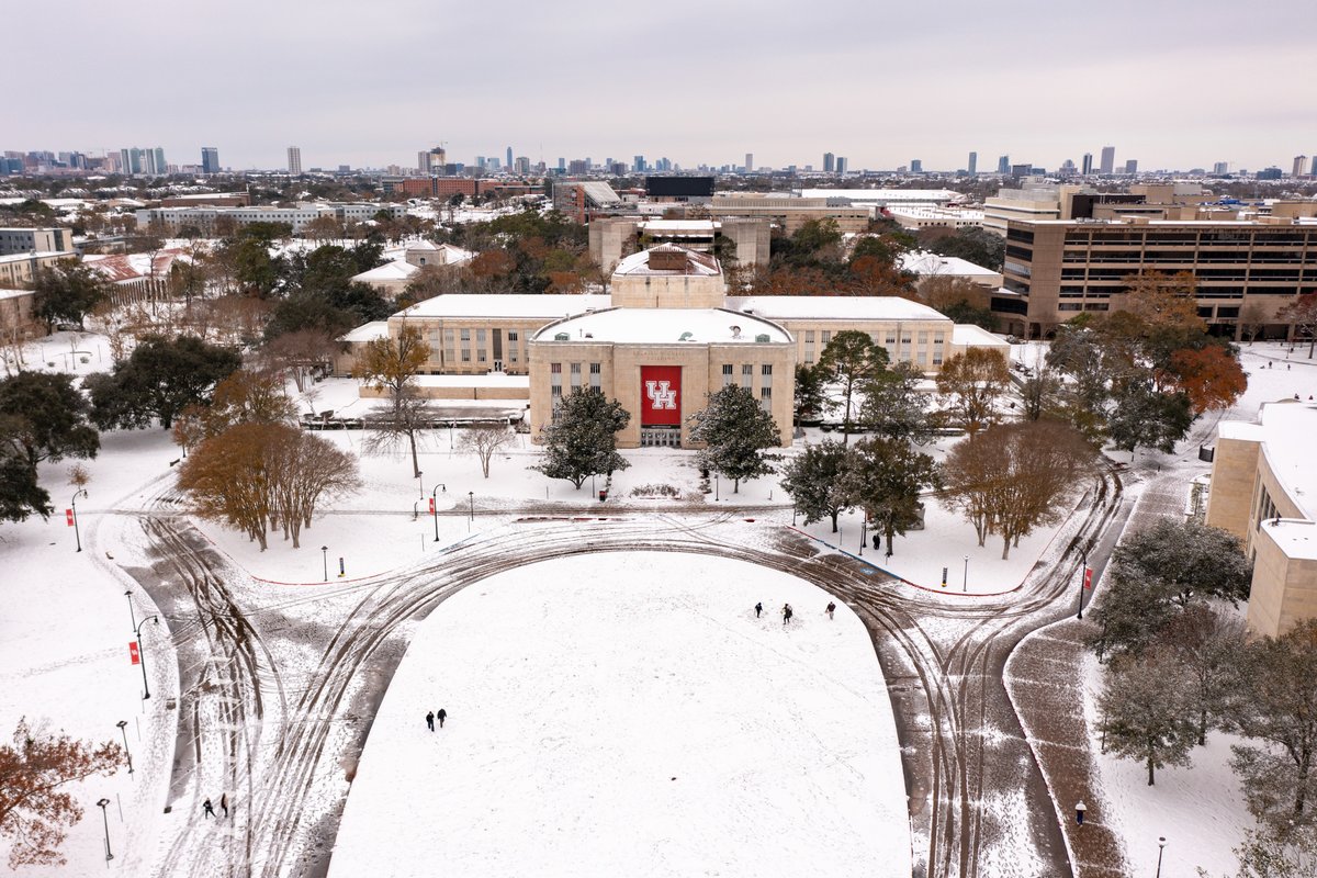 UHouston's tweet image. One year ago today, Houston experienced historic snowfall! ❄️