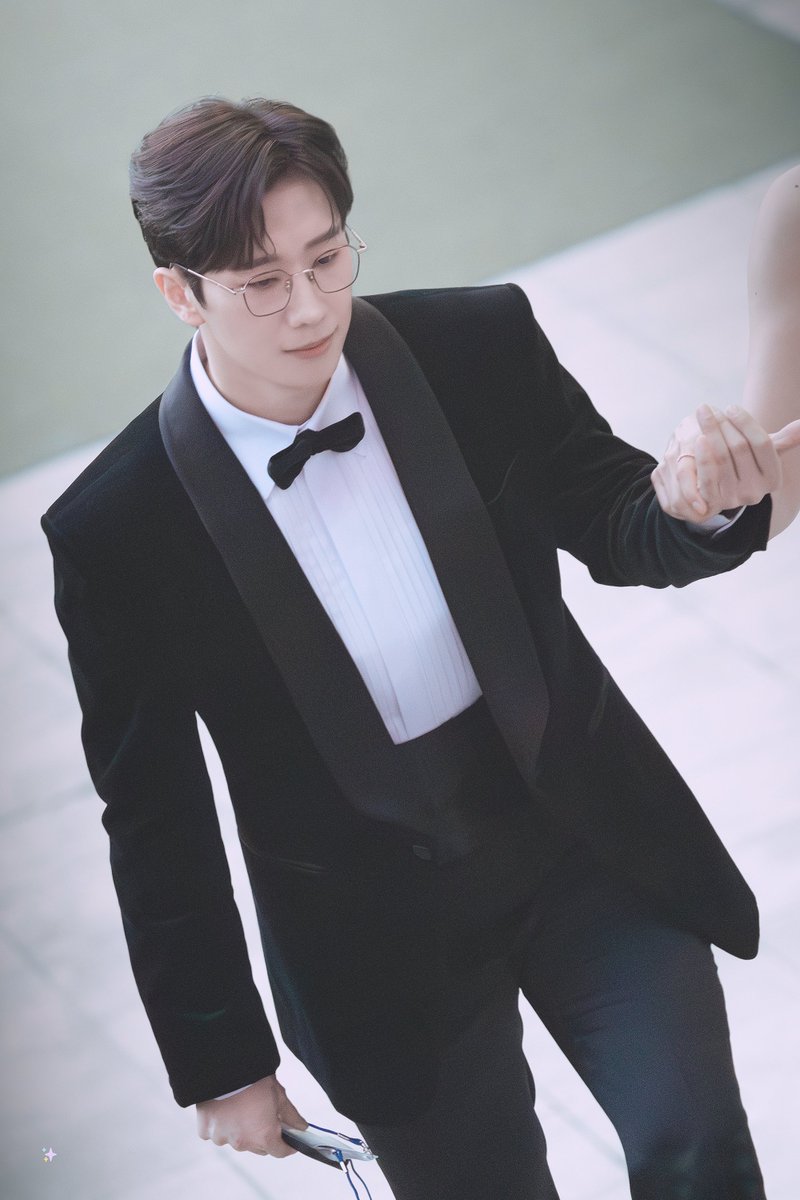 260119 제10회 한국뮤지컬어워즈 레드카펫
| 김경수 배우님

우아하고 아름다워