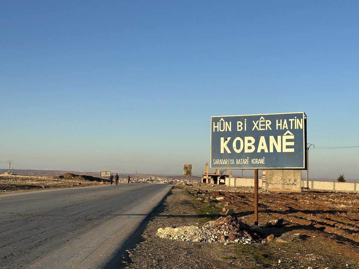 aminahekmet's tweet image. Kobane is under siege and cut off from the world—no water, no electricity, no internet.
Over half a million people are completely isolated, and we have no news of their safety. 💔🥺

#KobaneUnderSiege 
#Kobani