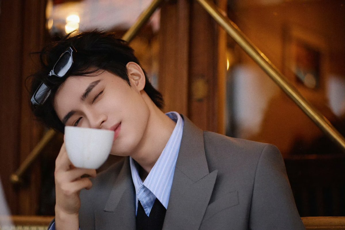 dramapotatoe's tweet image. #ZhouYiran’s studio shares new pics from Paris 

More - weibo.com/7242368664/525…
weibo.com/7242368664/525…

#周翊然