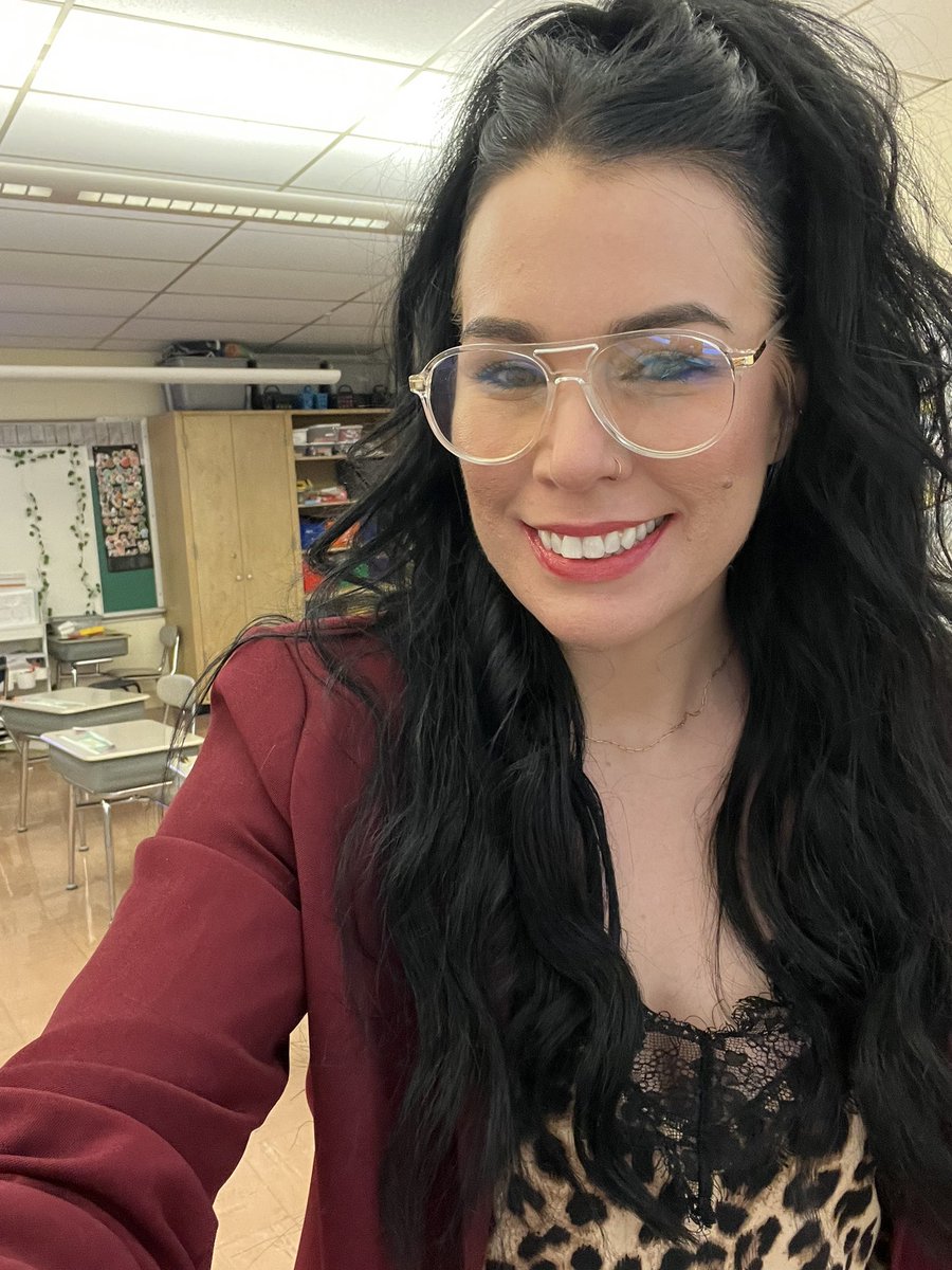 Hello friends, I’m a 1st grade teacher in Wisconsin. This is my 18th year of teaching. Here’s my wishlist of mostly supplies. Thank you for sharing! #clearthelist 

amazon.com/hz/wishlist/ls…